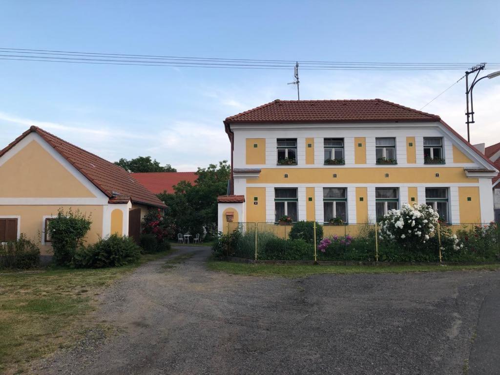 Ubytovani U Simonu Hotel Probulov Exterior foto
